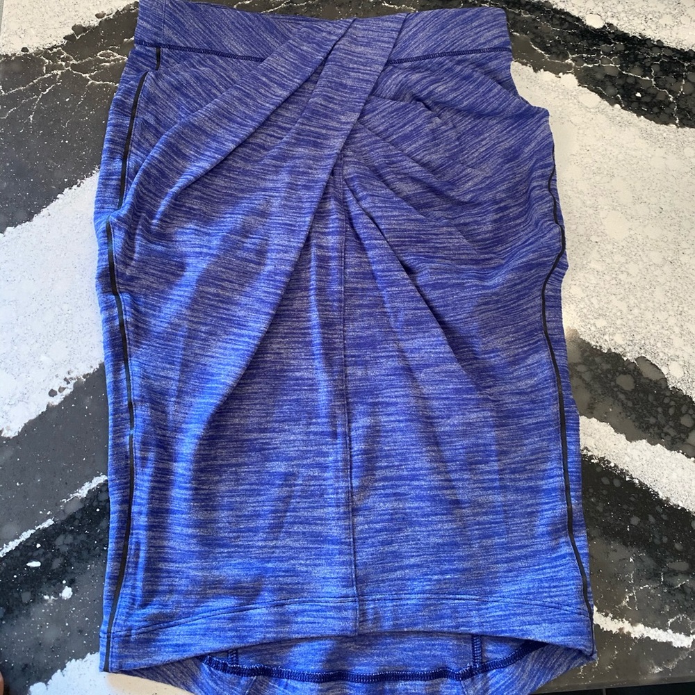 Lululemon Size 4 versatile skirt. Never worn.